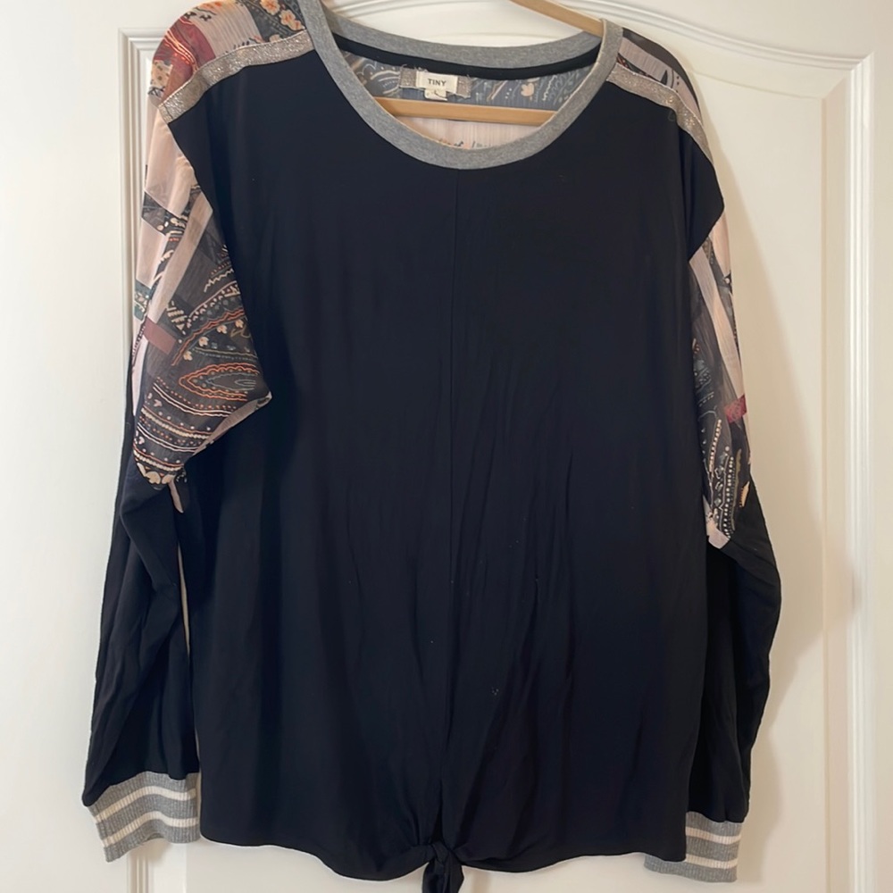 Cotton top with detailed upper panel